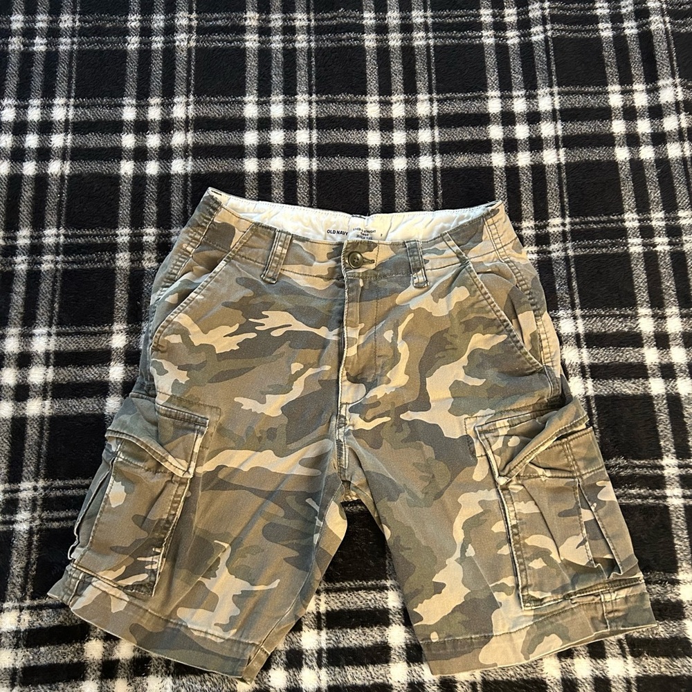 Old Navy Men's Tan Camouflage Cargo Shorts